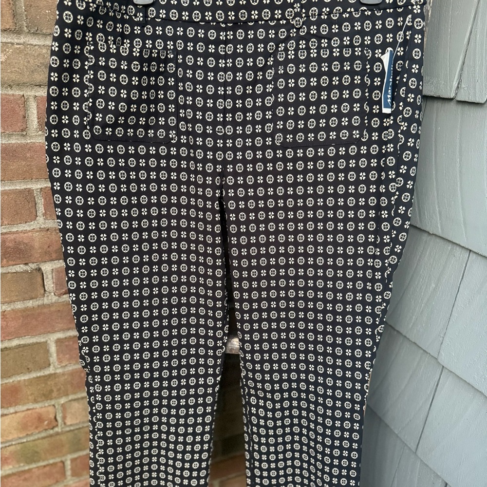 Size Large Haver + Blair Patterned pull on Pants with front pockets
